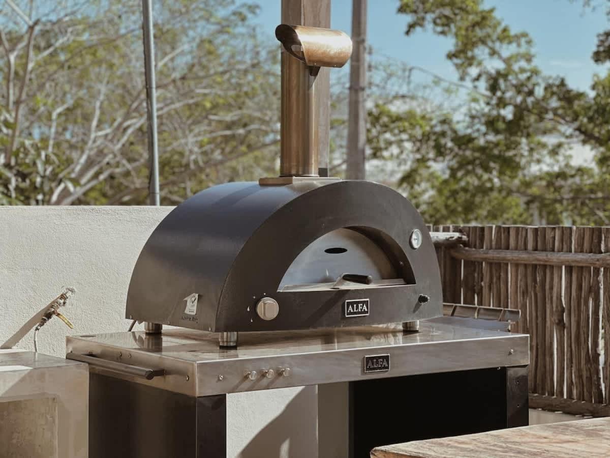 Private Parking Lot And Bbq *