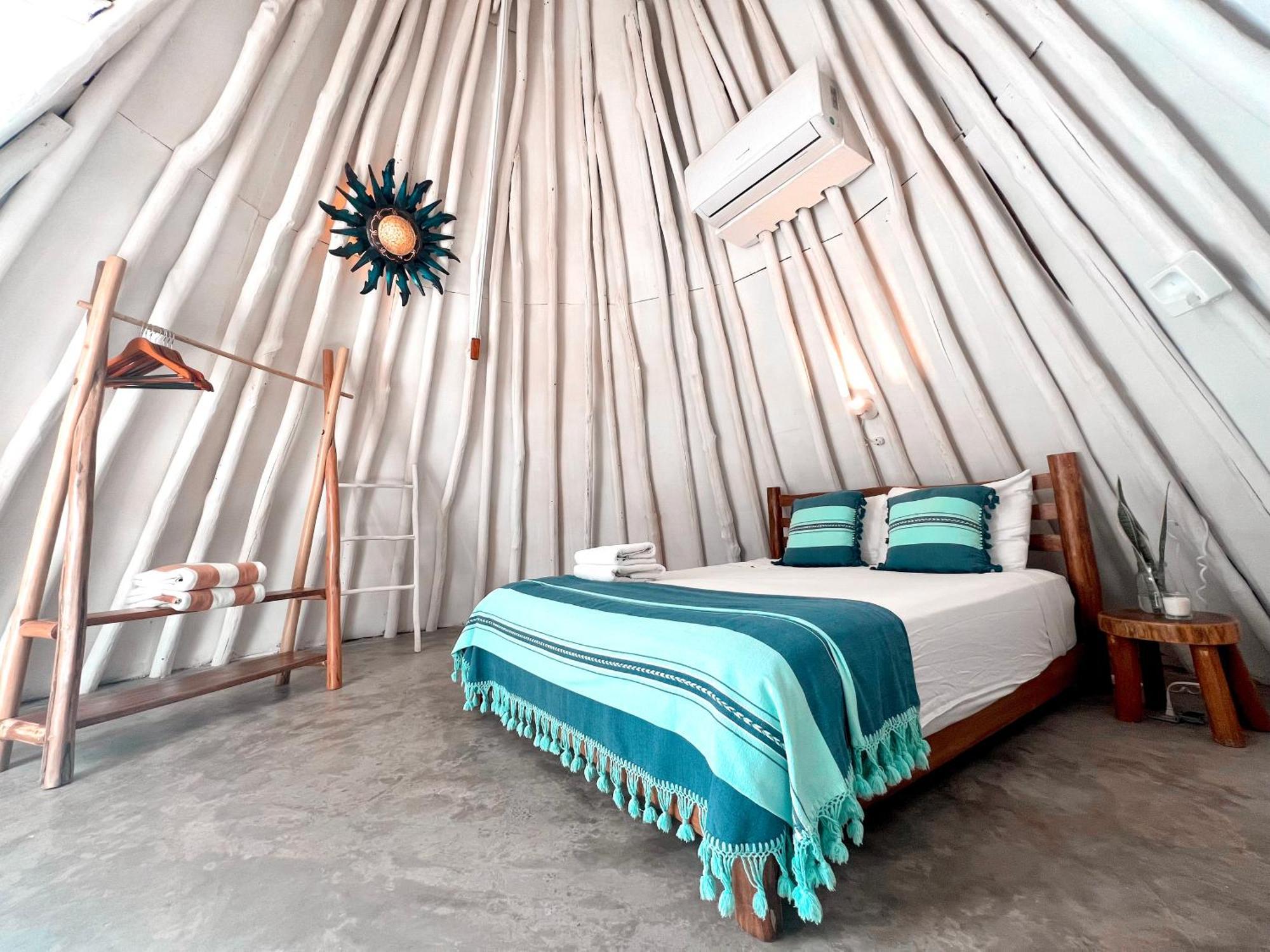 Hostal Mimosa *