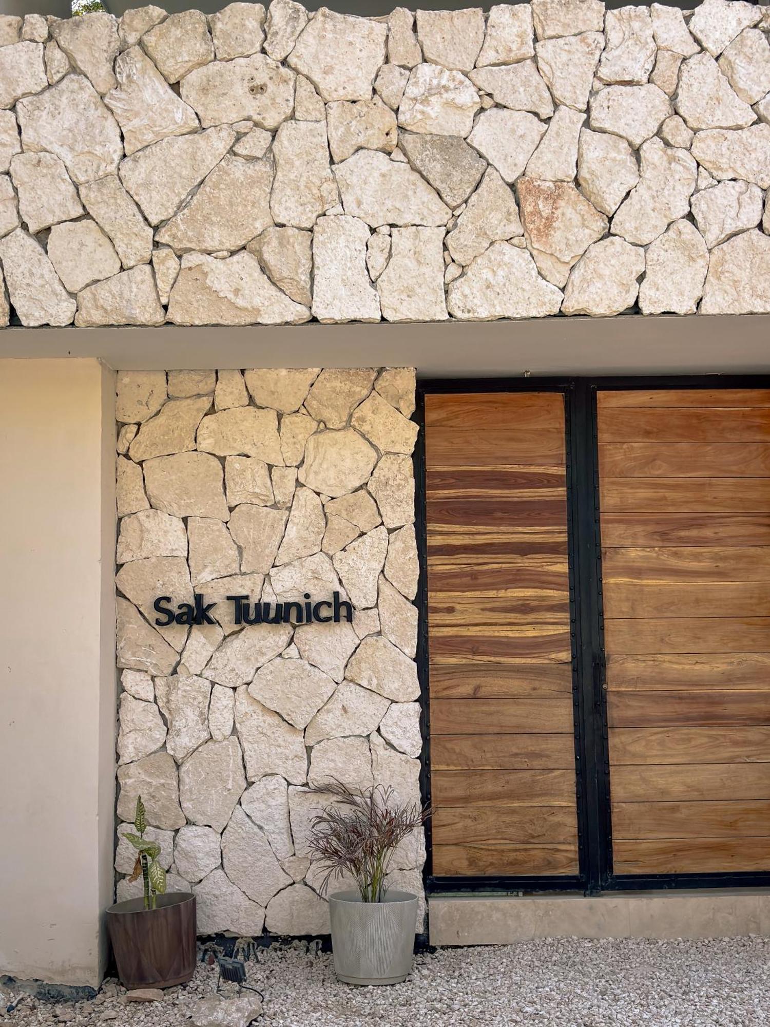 Sak Tuunich Luxury Residences Aparthotel