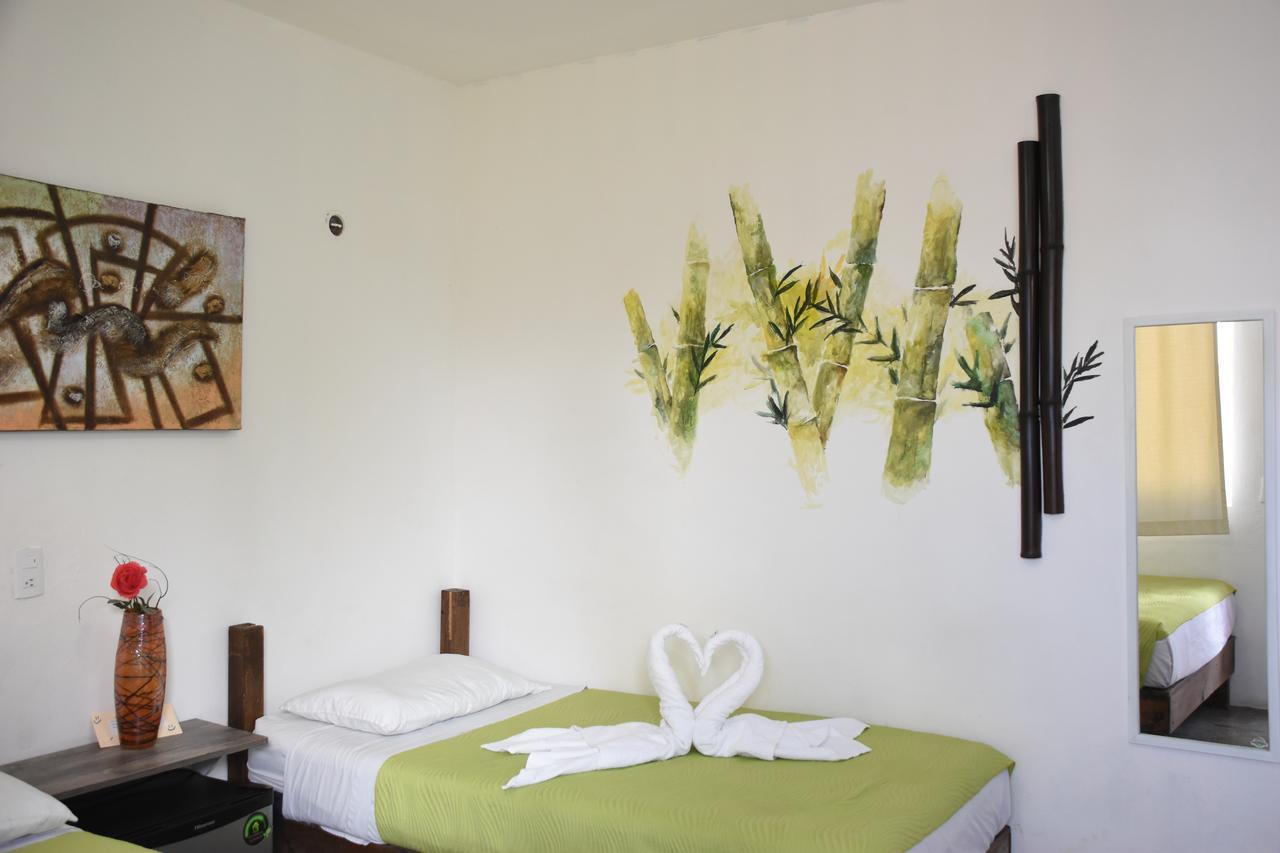 Hostal Emotion Avenida & *