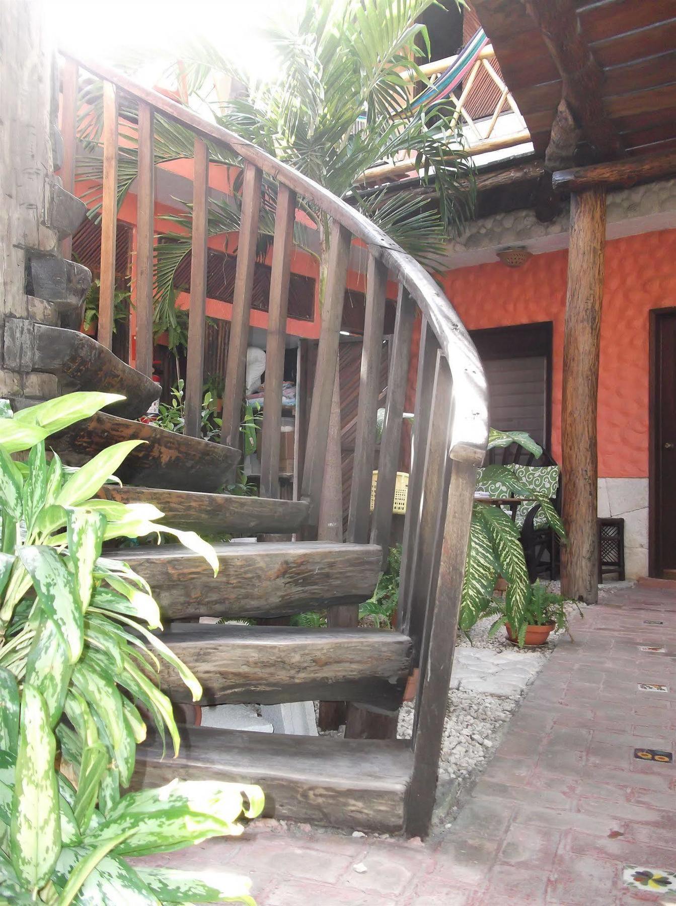 L Hotelito