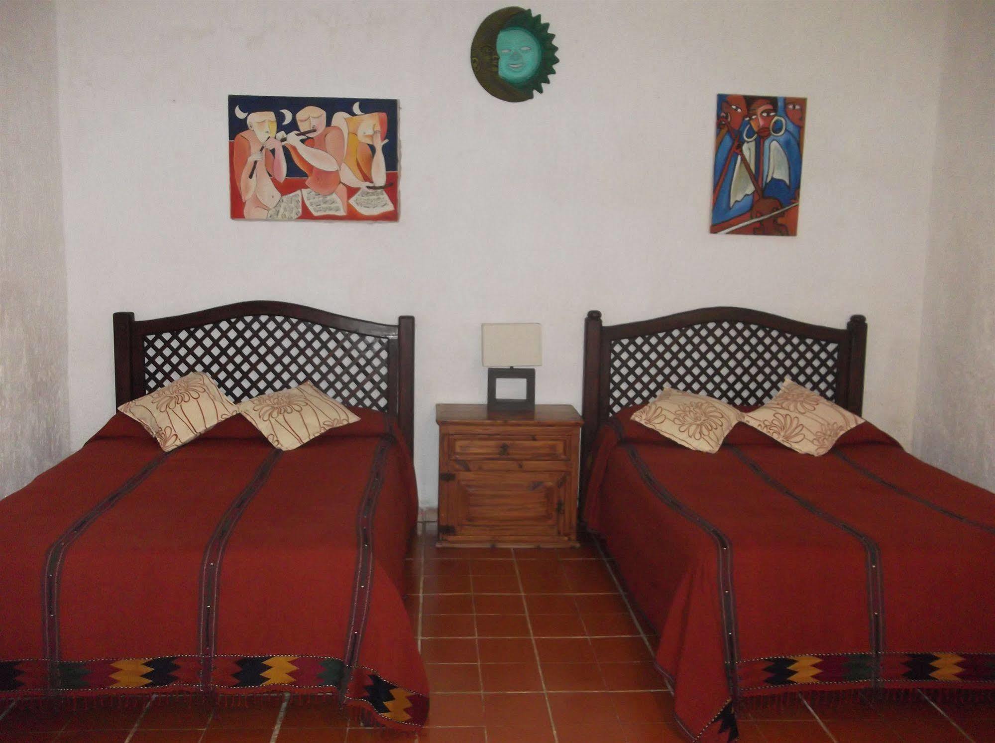 L Hotelito