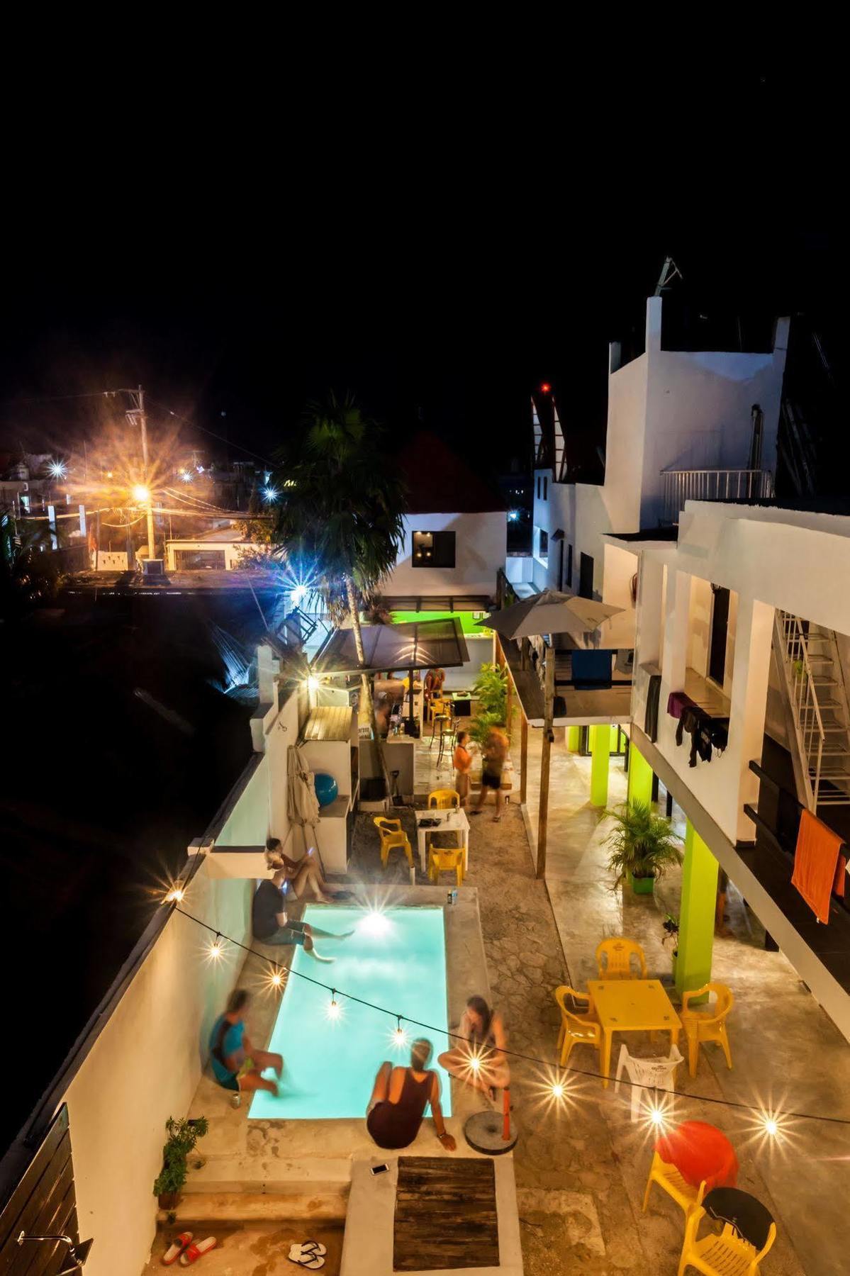 Babel Hostal *