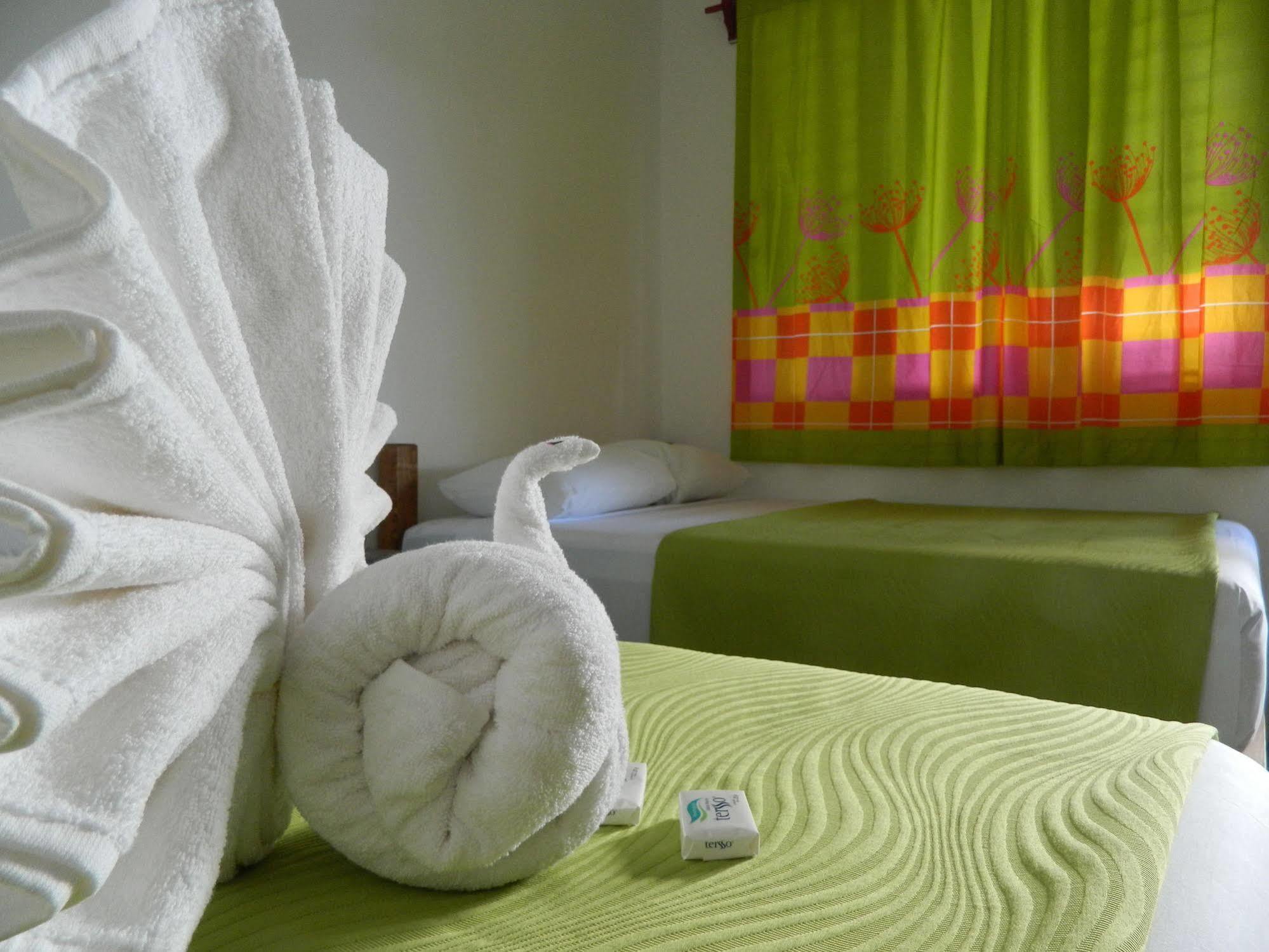 Hostal Emotion Avenida & *