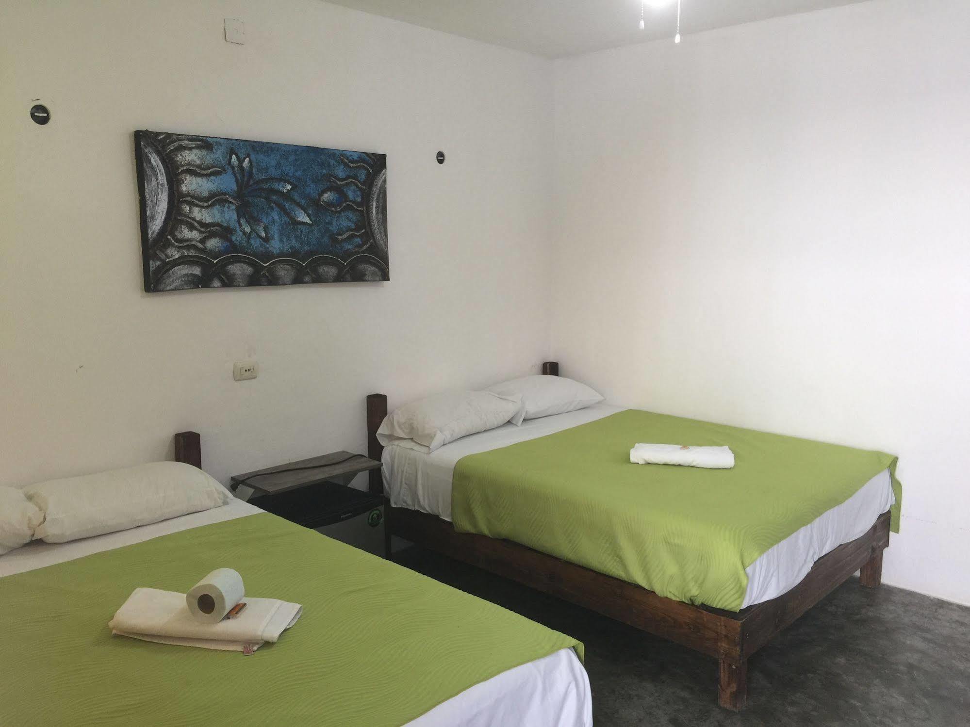 Emotion Avenida & Hostal *