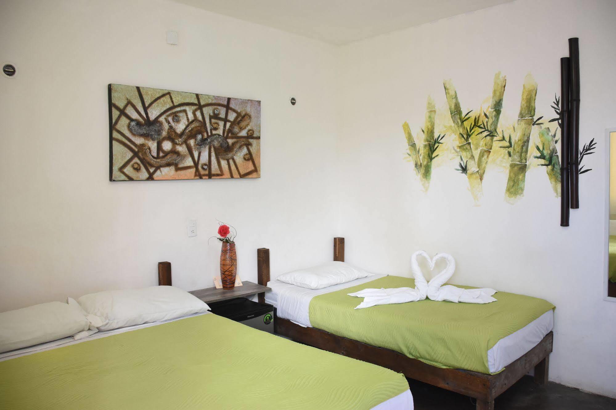 Hostal Emotion Avenida &