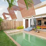 Entire luxury 4BR home Pool, Concierge&Jacuzzi