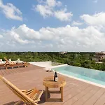 Modern 4Br Apartment In La Veleta With Rooftop Pool, Amazing Amenities & Incredible Jungle View