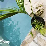 The Enrique Inglesias Villa - HIPHIPSTAY