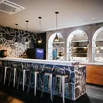 Kings Mansion For 26 Guests!