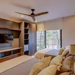 Luxury 3 Bed & Bath Eco-Chic Villa - Private Pool