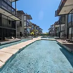 Luxury Penthouse - Jacuzzi, Gym, Pool, Sauna & Bbq
