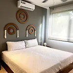 Room Rental Super Comfortable With Office Space!