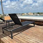 Cute And Cozy Room With Rooftop Pool
