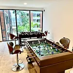 Chic 2Br Condo, Private Jacuzzi And 2 Free Bikes