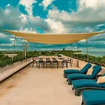 Design Awards Beach Villa With 4Br And Sky Pool