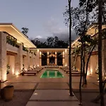 Hacienda Babylon - Villa 9 Rooms 10 Pools Gym & Sauna