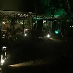 Containme Eco Chic Hotel