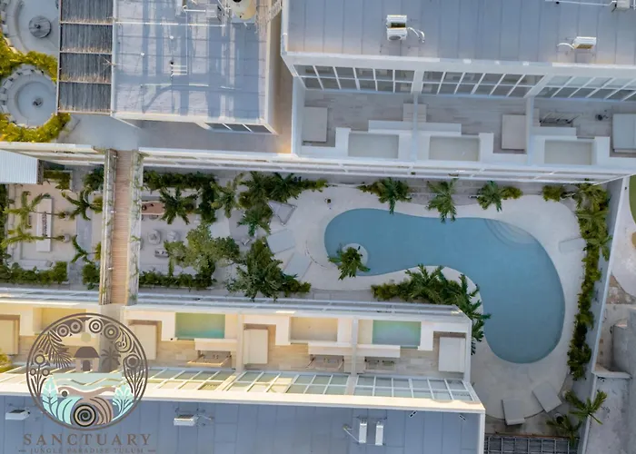 New Sanctuary With A Jacuzzi And Private Tub In The Jungle