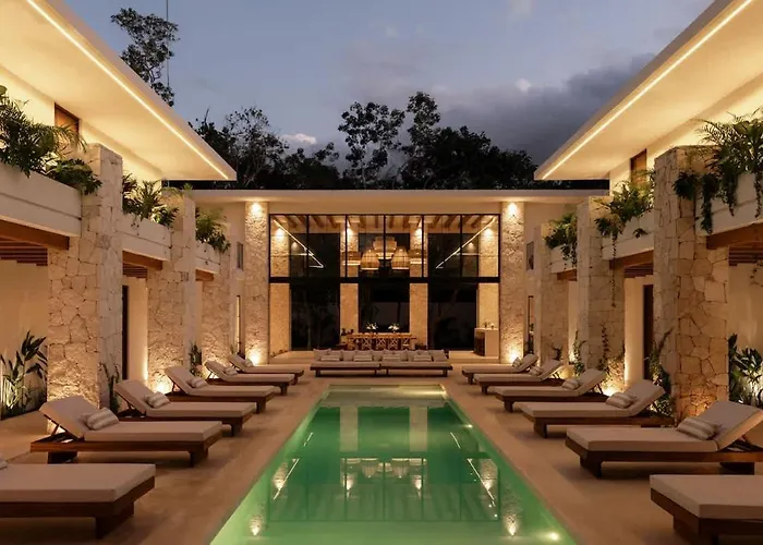 Hacienda Babylon - Villa 9 Rooms 10 Pools Gym & Sauna