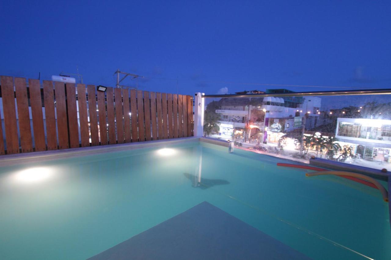 Straw & Rooftop Bar Hostal Tulum