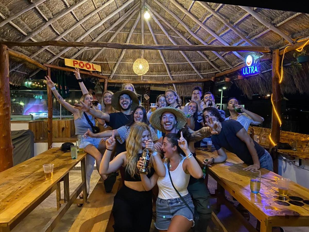 Straw & Rooftop Bar Hostal Tulum