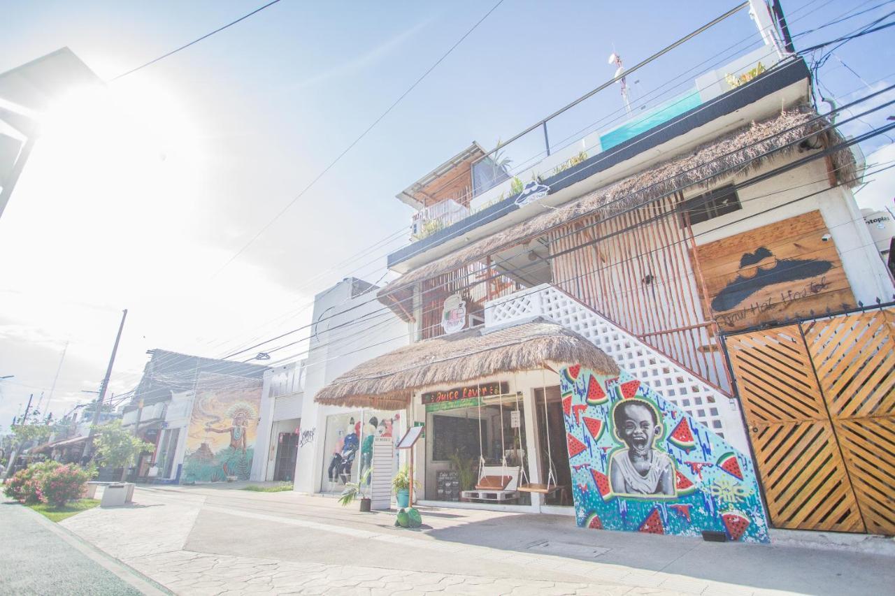 Straw & Rooftop Bar Hostal Tulum