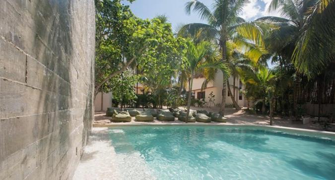 Villa Beachfront In Beach- Location! *
