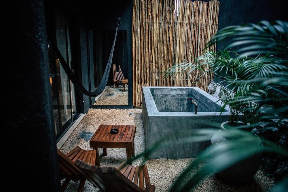 Aroma & Club Hotel 4*