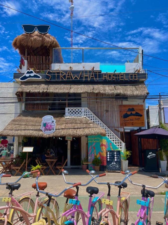 Straw & Rooftop Bar Hostal Tulum