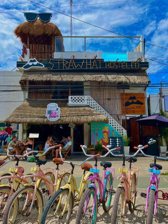 Straw & Rooftop Bar Hostal