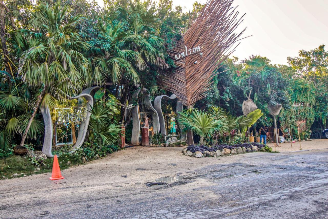 Painted Bricks C201 @ Wynwood * Tulum