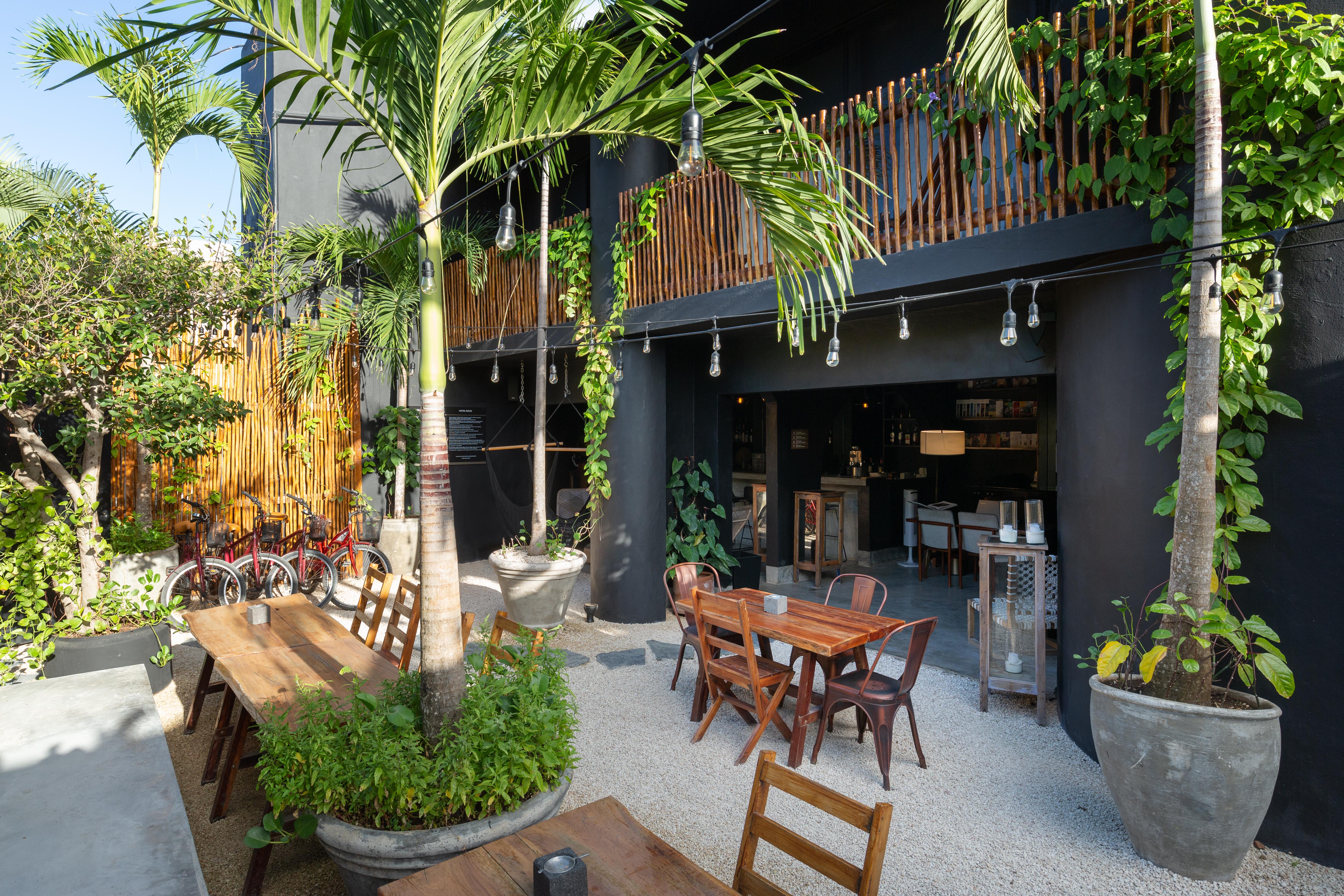 Aroma & Club Hotel