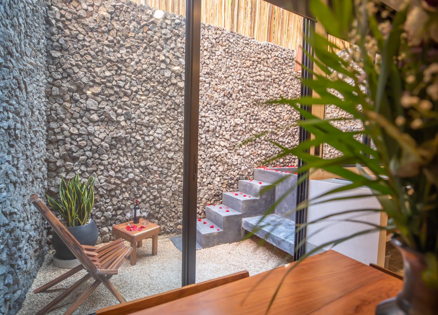 Nuee & Club Hotel 4*
