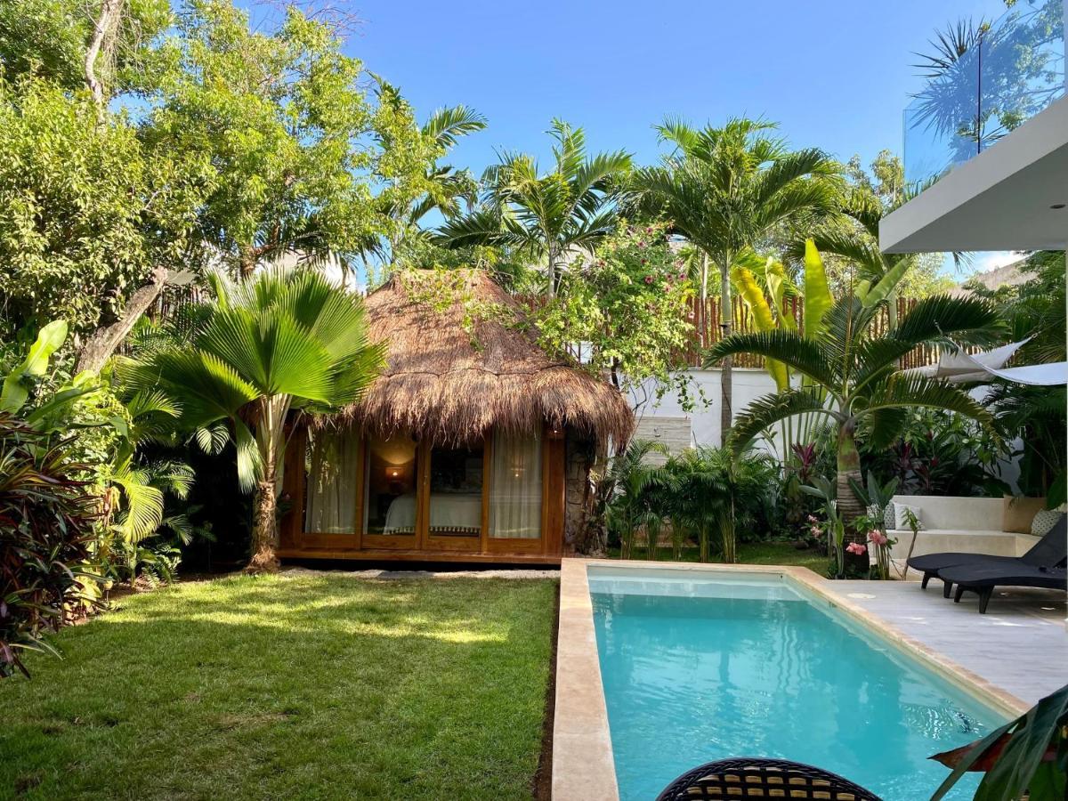 Luxury Private , Private Pool, Private Garden, Jacuzzi, 24hours Security Villa