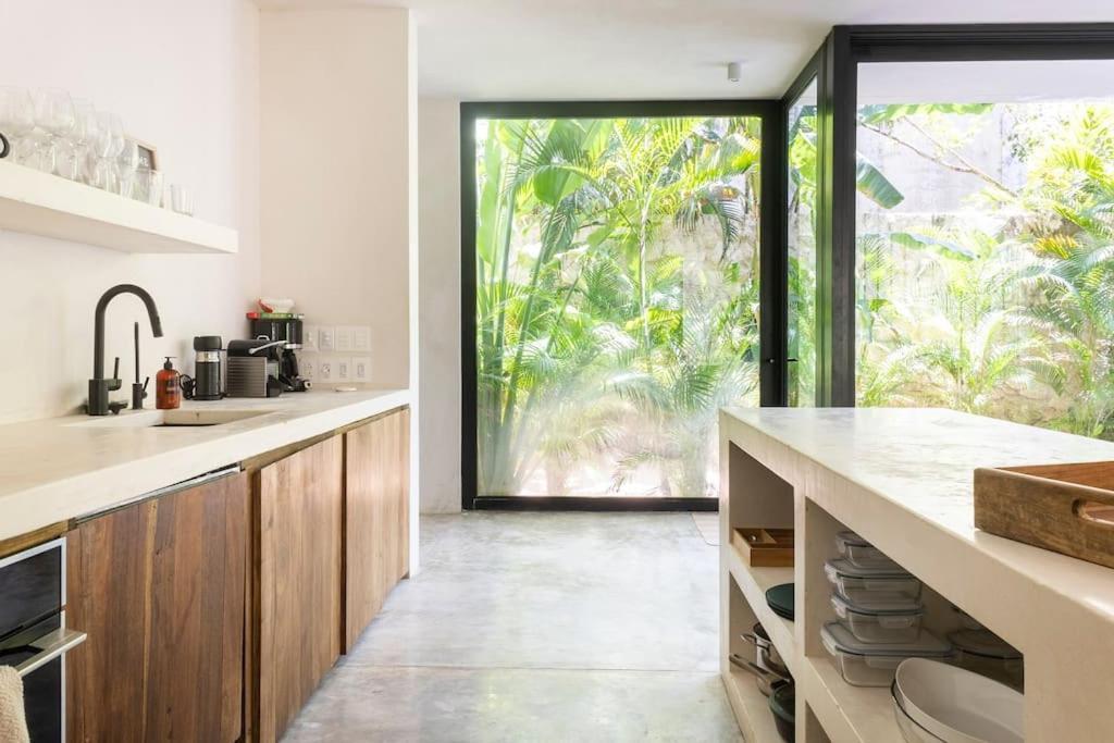 Villa Casa Areca, Awarded Architectural Located In A Secured Gated Community, With Concierge Services