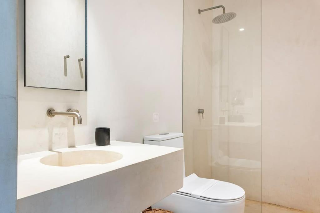 Casa Areca, Awarded Architectural Located In A Secured Gated Community, With Concierge Services *