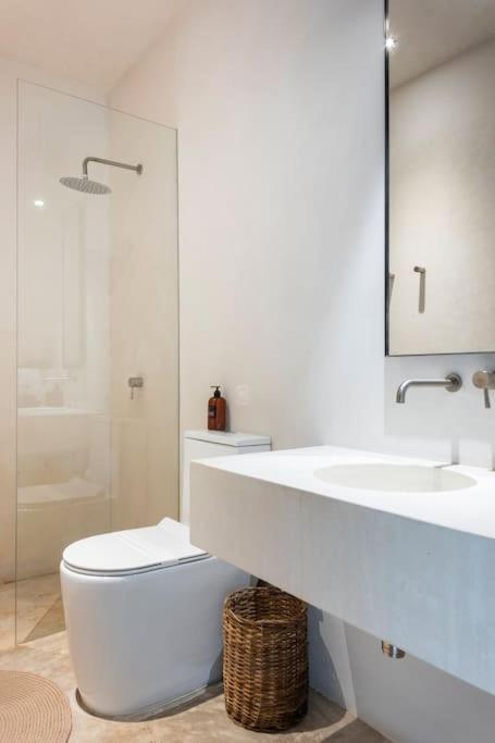 Villa Casa Areca, Awarded Architectural Located In A Secured Gated Community, With Concierge Services *