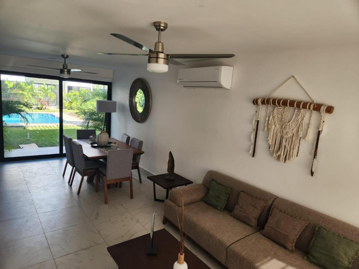 Casa De Tres Recamaras Con Alberca Compartida Con Hermosas Vistas A La Jungla Y Cerca De Todo, Ruinas, Cenotes, Laguna, Playa, Con Cochera Privada Tulum