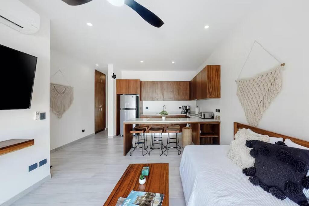Spacious Condo, Beautiful Pool, Wi-fi - Casa Kaanal 104 *