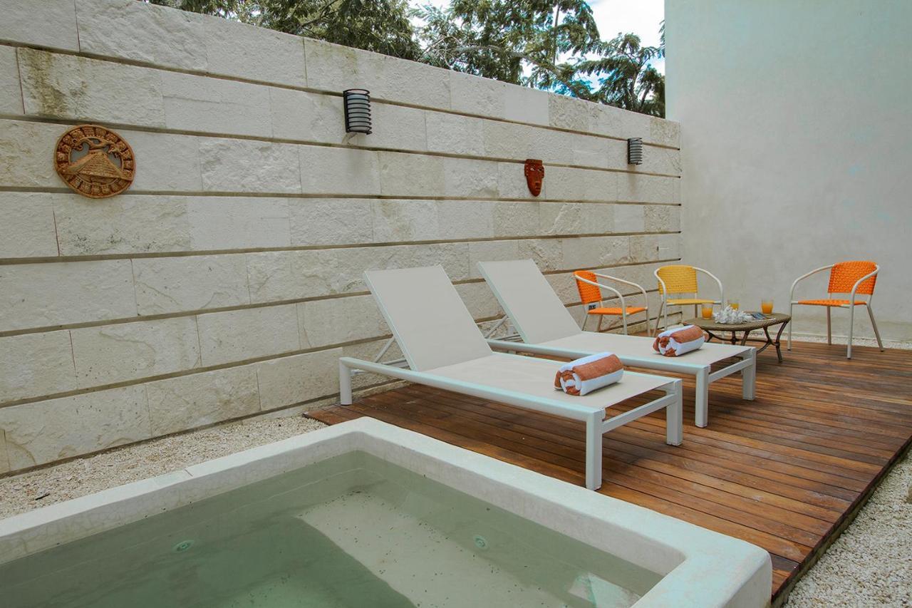 *luxurious With Private Patio* *