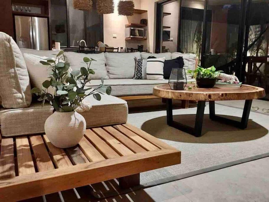 Villa Casa Kuk, Stylish, At 5 Min, Pool, Concierge