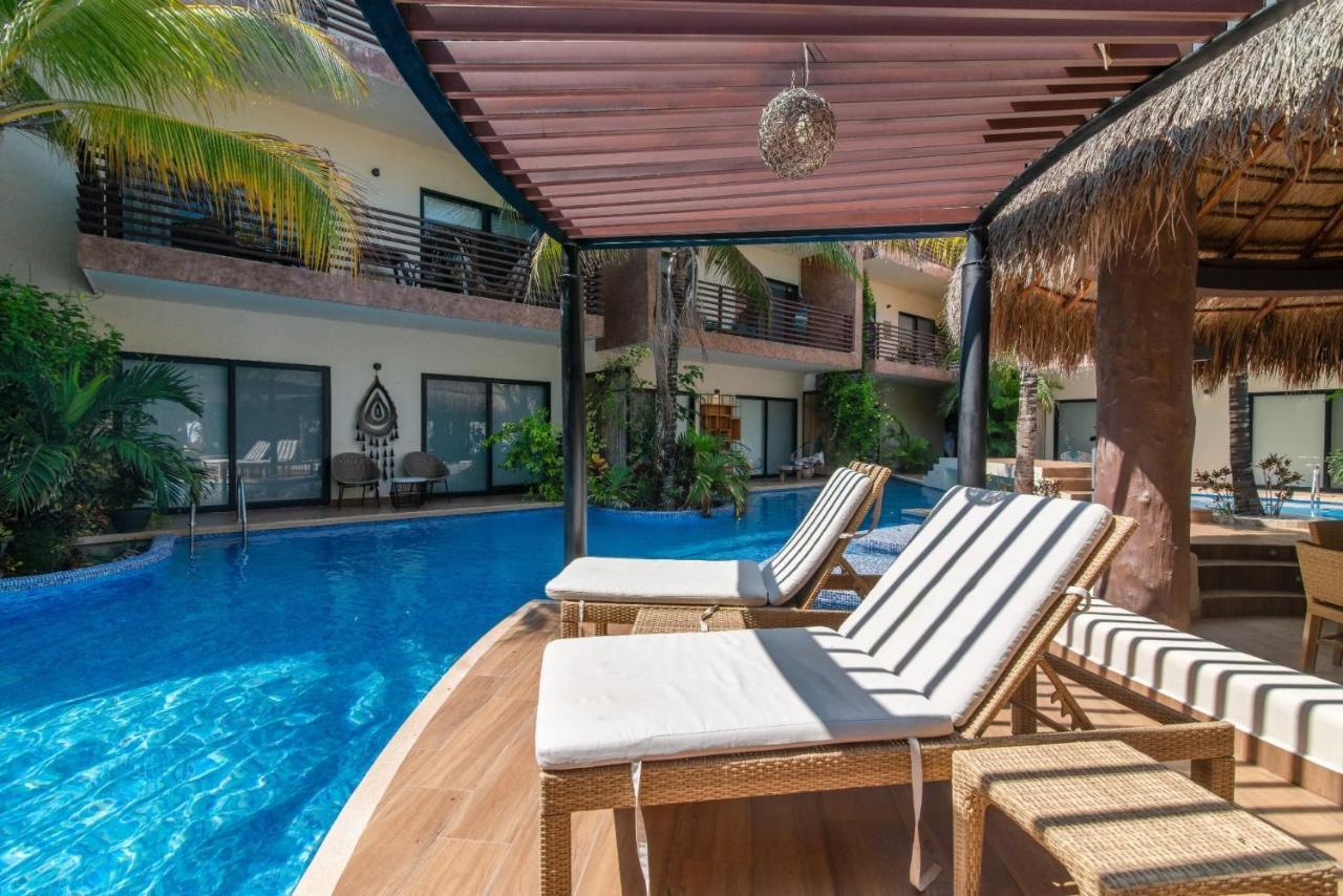 Tropical Elegance: Luxurious With Pool View