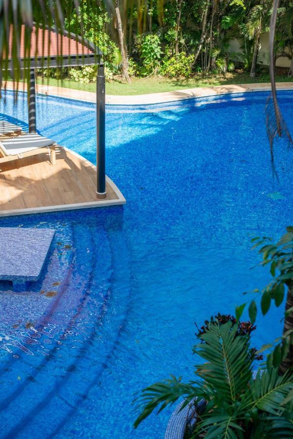 Tropical Elegance: Luxurious With Pool View *