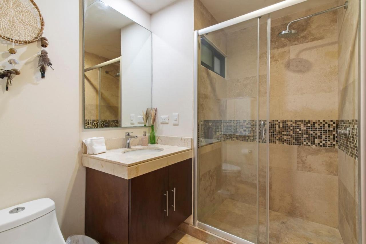 Tropical Elegance: Luxurious With Pool View Apartamento