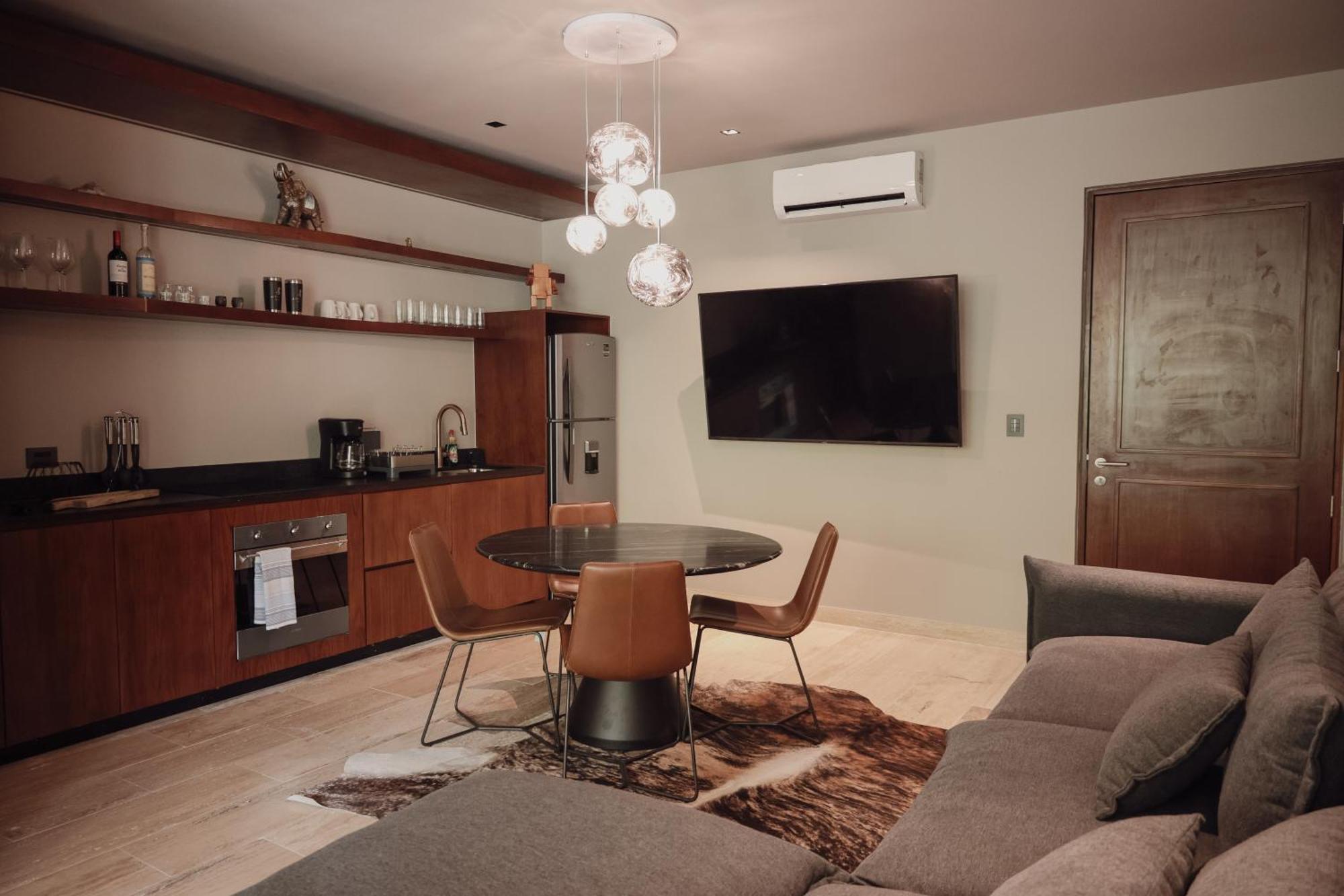 Apartamento Art House Gym-pool-rest