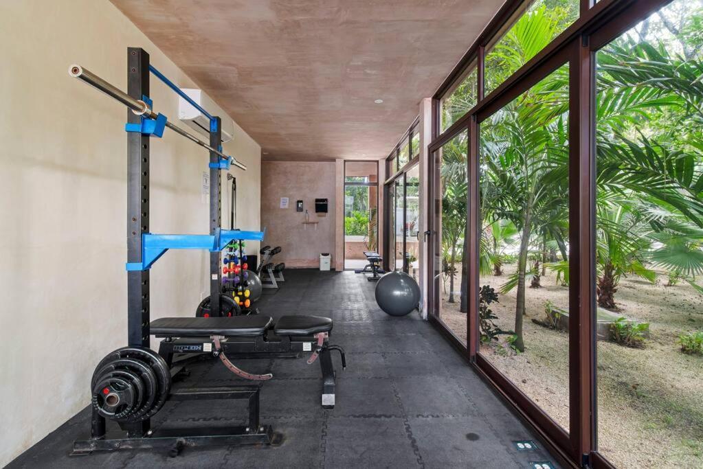 Apartment Encanto Private Balcony 2 Pools Gym Only 5 Minutes To Beaches