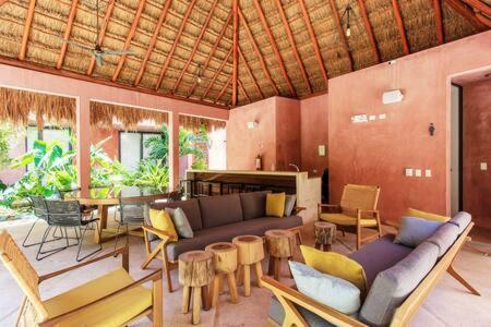 Сasa de vacaciones Vibrant Condo, Fiberoptic Wifi, Workspace & A Pool