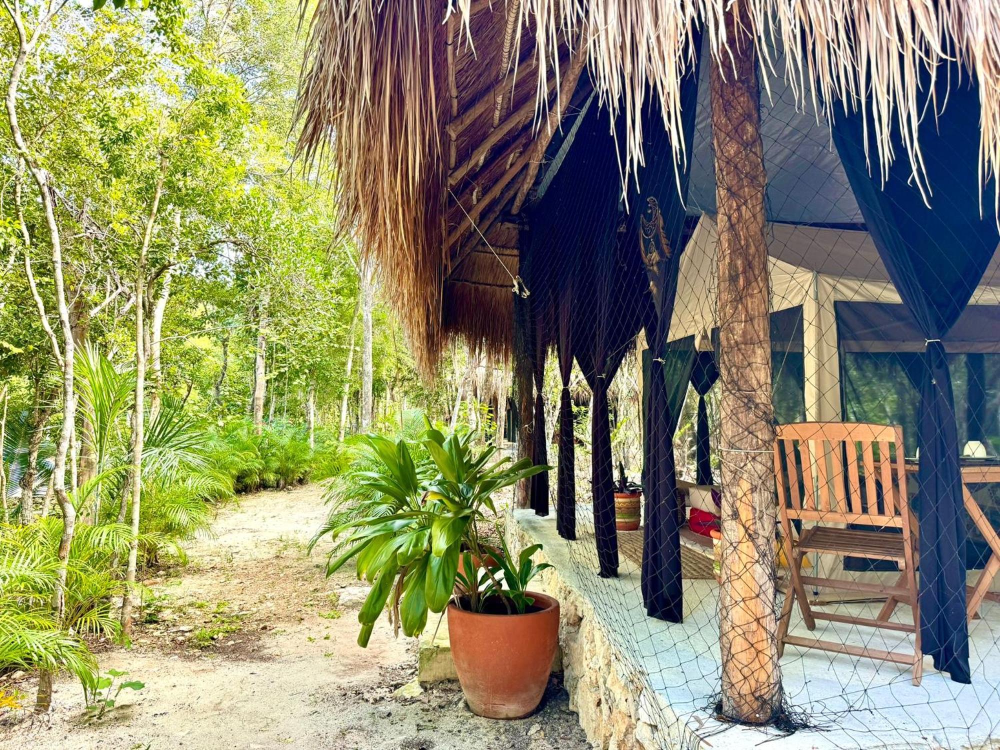 Glamping Bunga Lotus Camping Tulum