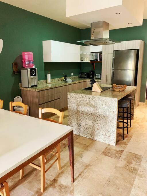Apartment -spacious-modern-luxury-comfort-quiet Area